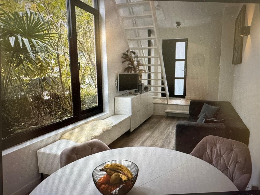 side garden living.jpg